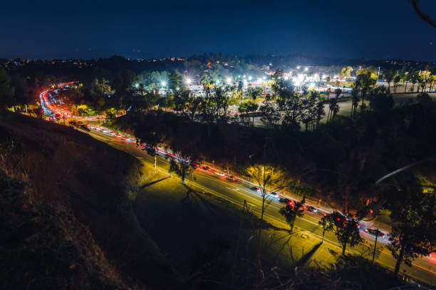 long traffic lines en el dodgers stadium en los angeles, el superspavido covid-19 más grande de los estados unidos - msnbc fotografías e imágenes de stock