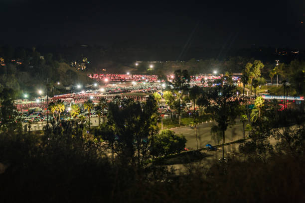 dodgers stadium super site, el centro de distribución de vacunas covid-19 más grande de los estados unidos - msnbc fotografías e imágenes de stock