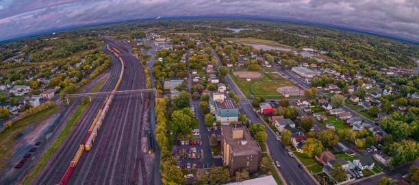 veduta aerea di kenora, ontario al tramonto in estate - kenora foto e immagini stock