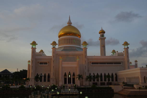 istock Masjid Omar Ali Saifuddien in Bandar Seri Begawan 1297909051