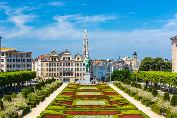skyline bruselas con parque - región de bruselas capital fotografías e imágenes de stock