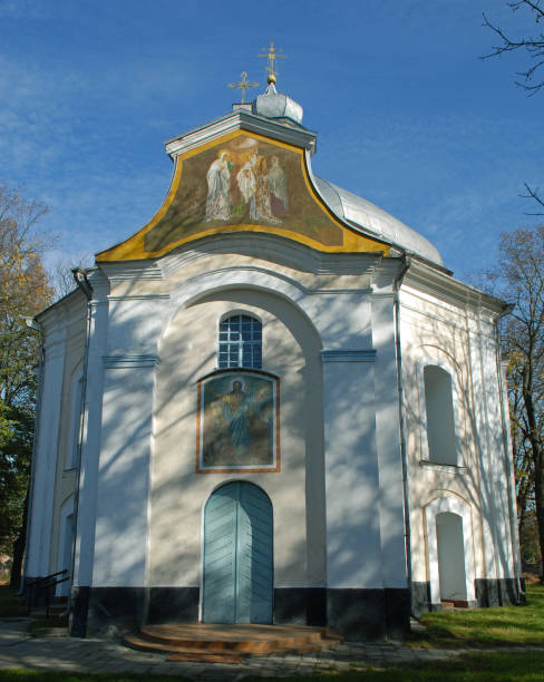 sretenskaya (candlemas) kościół na tle błękitnego nieba - candlemass zdjęcia i obrazy z banku zdjęć