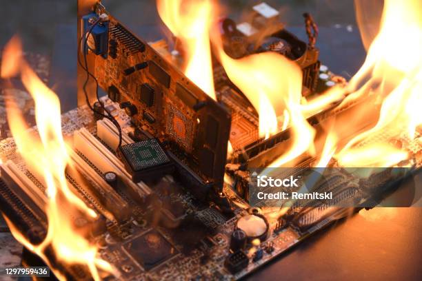 Pc Explotado Foto de Fire Burning Placamãe Do Computador Em Chamas Cpu Gpu E Placa ...