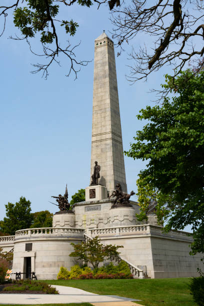 istock Lincoln's Tomb 1297984378