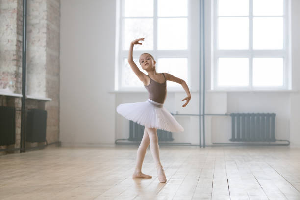 little prima ballet - bale imagens e fotografias de stock