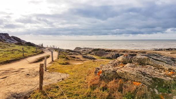 A sunday afternoon on the ocean coasts Very pleasant walk along the coastal path from Croisic to La Baule - No one on the trail that winds along the coast -  France loire atlantique photos stock pictures, royalty-free photos & images