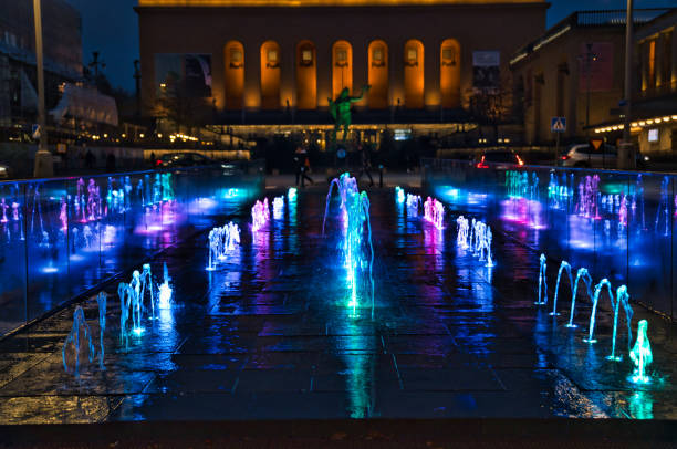 gothenburg fountain water show in winter - gothenburg city urban scene illuminated imagens e fotografias de stock