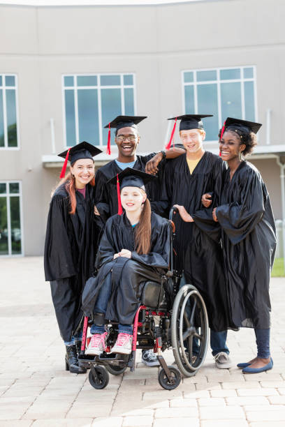 graduados de secundaria - physical impairment smiling front view looking at camera fotografías e imágenes de stock