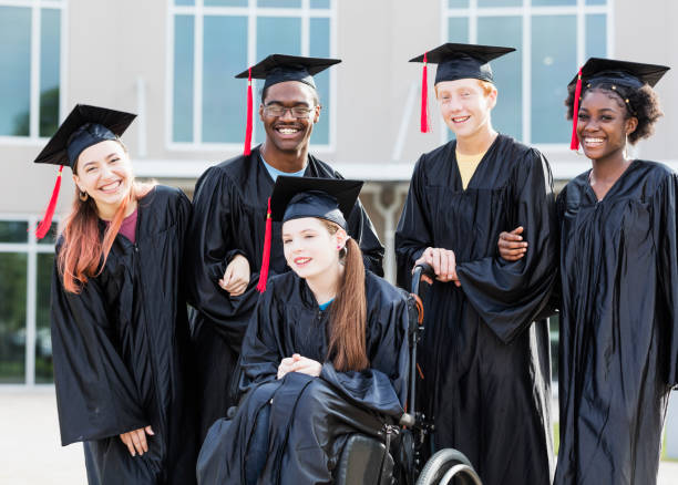 graduados de secundaria - physical impairment smiling front view looking at camera fotografías e imágenes de stock