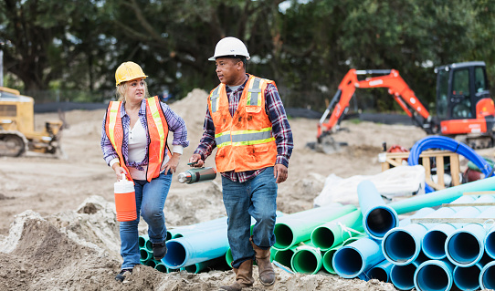 Build On Going Construction Workers Going On Break Stock Photo - Download Image Now ...