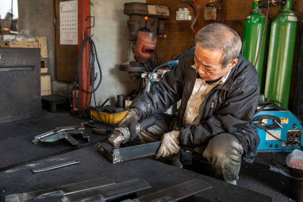 A warm connection with a self-employed welder is the best relief for me. However, subcontracted ironworks are in a very difficult situation .Even in such a situation, he works hard. I sincerely hope that you will hold on.