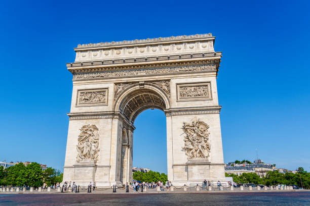 arco di trionfo a parigi, francia - arc arc de triomphe paris france street foto e immagini stock