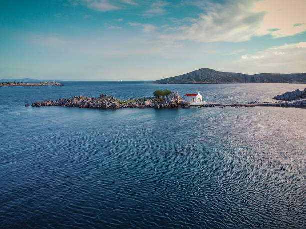 église d’agios isidoros dans l’île de chios du drone - chios island photos et images de collection