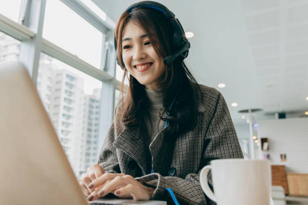 Asian female student video conference Asian female student video conference financial advisor virtual stock pictures, royalty-free photos & images