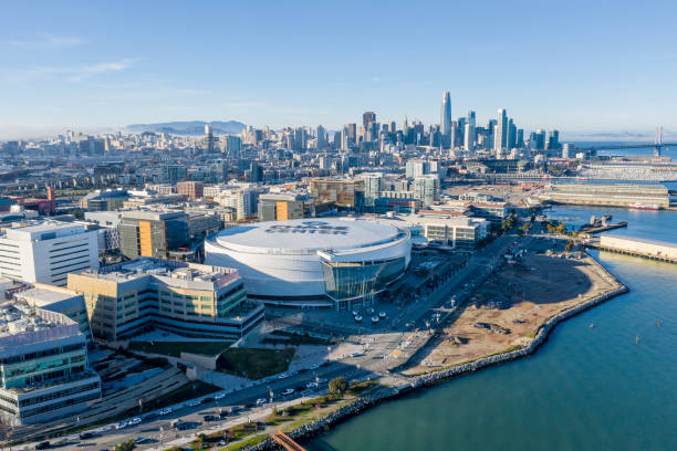 widok z lotu ptaka na mission bay i mission rock z chase center - san francisco bay aerial view san francisco county san francisco bay area zdjęcia i obrazy z banku zdjęć