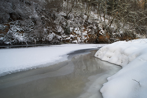 ice covered river, winter view of the icy river, winter landscape photo, high resolution nature photo, cold weather