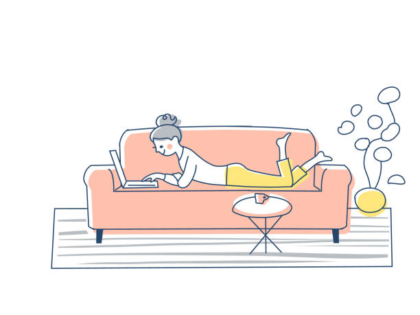 ilustrações, clipart, desenhos animados e ícones de uma mulher operando um laptop no sofá - side table illustrations