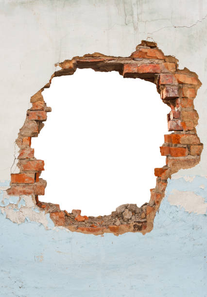 agujero roto en una vieja pared de ladrillo - hole fotografías e imágenes de stock