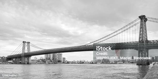 Black And White Picture Of Williamsburg Bridge New York City Us Stock Photo - Download Image Now