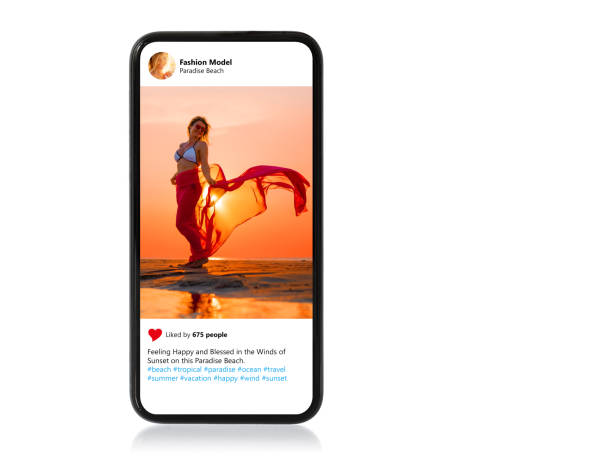 telefono cellulare isolato con foto di esempio di bella modella femminile mostrata sullo schermo - filtro automatico di post produzione foto e immagini stock