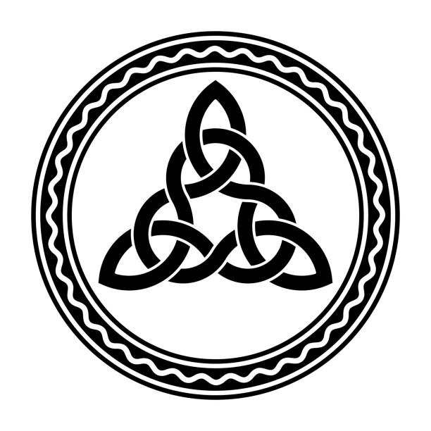 얽힌 트리크라, 셀틱 매듭, 원 프레임에 - celtic culture tied knot knotwork celtic knot stock illustrations