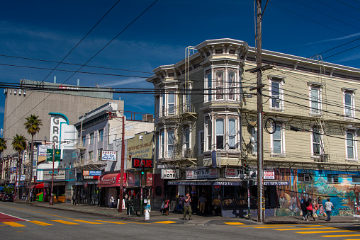 Daily life on Mission street in San Francisco. The Mission district is one of the older and historic neighbourhoods in the city where many latinos and Mexicans live.