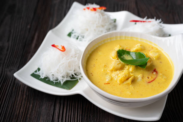 istock Rice Vermicelli And Crab Meat Red Curry, Thai Southern Style 1298499429