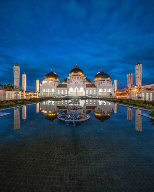 Mesjid Raya Baiturrahman is one of the most beautiful mosque in the world, located in the center of Banda Aceh, Aceh Province, Indonesia.  Baiturrahman Grand Mosque is a symbol of religion, culture, spirit, strength, struggle and nationalism of the Acehnese people.  This mosque is a landmark in Banda Aceh since the era of the Aceh Sultanate and survived the tsunami disaster on December 26, 2004.