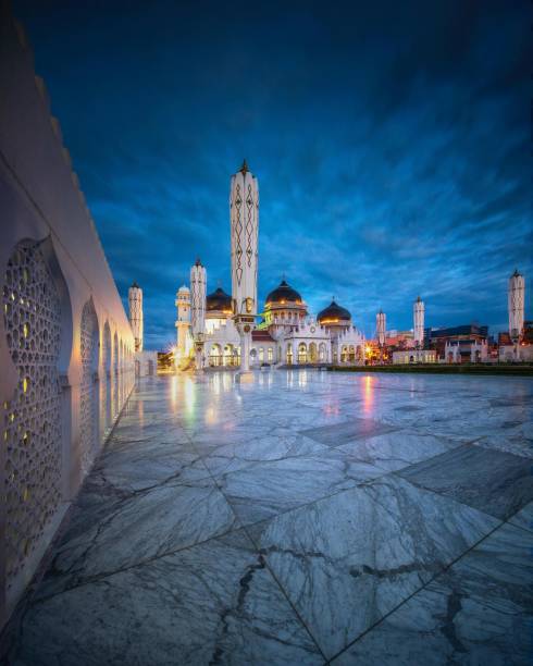 Mesjid Raya Baiturrahman is one of the most beautiful mosque in the world, located in the center of Banda Aceh, Aceh Province, Indonesia.  Baiturrahman Grand Mosque is a symbol of religion, culture, spirit, strength, struggle and nationalism of the Acehnese people.  This mosque is a landmark in Banda Aceh since the era of the Aceh Sultanate and survived the tsunami disaster on December 26, 2004.