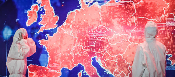 científicos en trajes limpios. mapa de infecciones de la proyección de europa. muy alta infectividad - infectivity fotografías e imágenes de stock