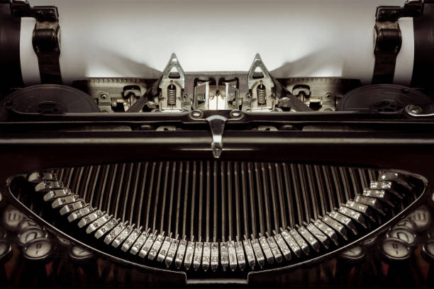 タイプライター - newspaper typewriter the media obsolete ストックフォトと画像