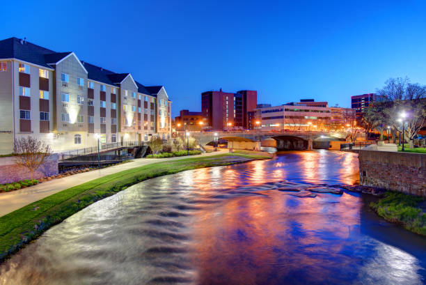 istock Sioux Falls, South Dakota Waterfront 1298695152
