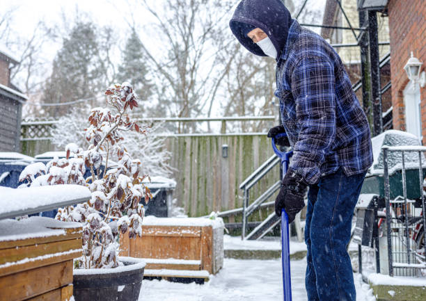 istock Senior man snow shovelling 1298712938