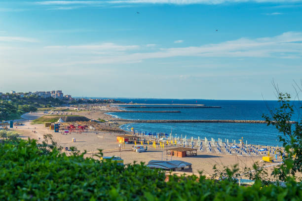 widok na plażę nad morzem czarnym, konstancy, rumunia - constanta county zdjęcia i obrazy z banku zdjęć