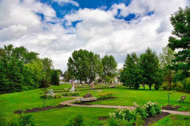 Discover this jewel of greenery located in the heart of downtown Rouyn-Noranda!\n\nThere are more than 25,000 plants, trees and shrubs adapted to the climatic conditions of the Abitibi-Témiscamingue region. Wheelchair-accessible trails, a boardwalk surrounding Lake Edward and picnic areas are available. A geological garden is also set up inside the Park, which informs you about the geology and mining development of the area using large stones. It is a unique concept of interpretation.
