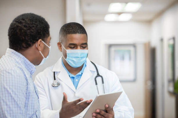 Doctor explaining test results to patient Doctor explaining test results to patient triage stock pictures, royalty-free photos & images