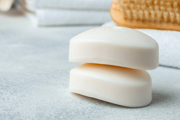 barre de savon, serviette et objets de spa faits à la main naturels - bar of soap photos et images de collection