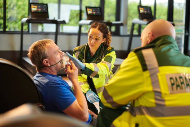 paramedic at the scene a mature man overdoes things at the gym rescue services occupation stock pictures, royalty-free photos & images