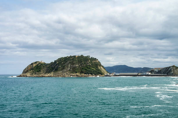 Cantabrian Sea island of San Anton, village of Getaria, Basque coast of Gipuzkoa, Spain Cantabrian Sea island of San Anton, village of Getaria, Basque coast of Gipuzkoa in Spain getaria stock pictures, royalty-free photos & images