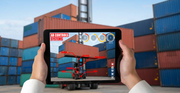 ingenieur setzt augmented-reality-software im containerhof ein - harbor commercial dock engineer service stock-fotos und bilder