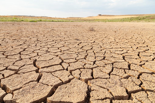 Tierra seca y agrietada en el embalse de Loteta, Gallur, España. photo