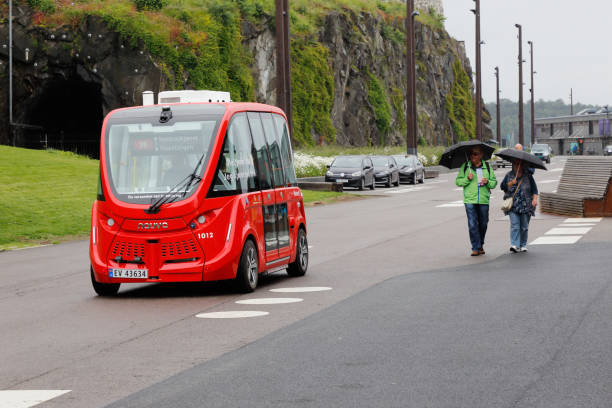 autonomes fahrzeug - front view bus photography day stock-fotos und bilder