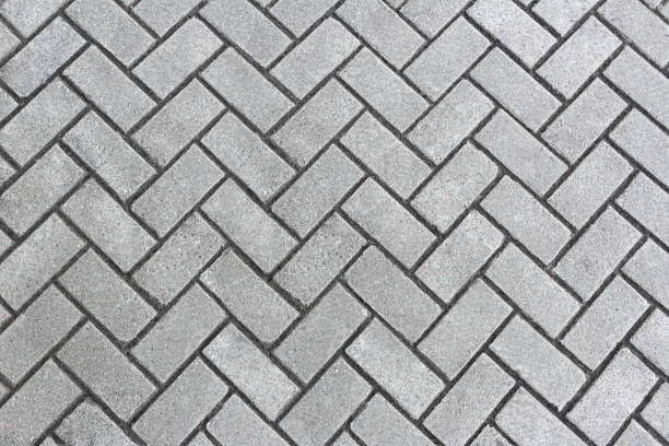 歩道の灰色のタイルが斜めに並んでいます。テクスチャ、パターン。スペースをコピーする - diagonally ストックフォトと画像