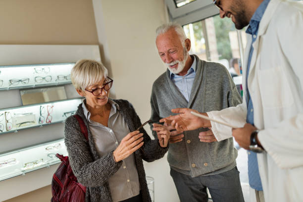 istock Senior couple shopping for eyeglasses 1298988017