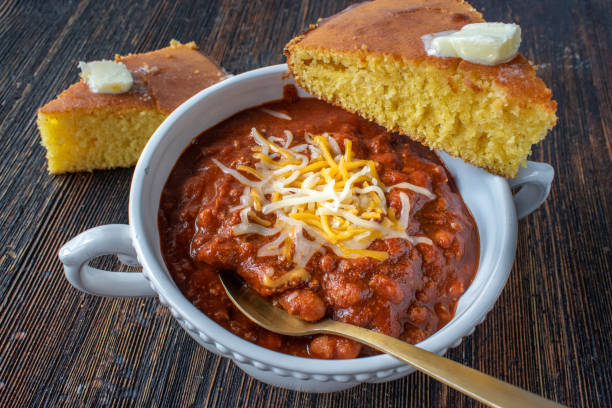 closeup of bowl of homemade chili with cornbread bowl of homemade chili with cornbread chili con carne photos stock pictures, royalty-free photos & images