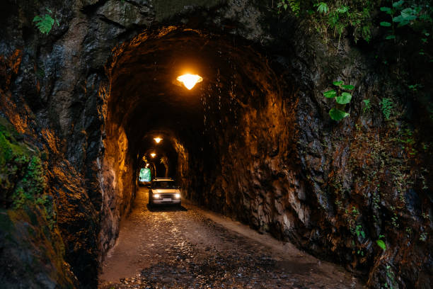 car going through the historic tunnel in conservatória, brazil - 5470 imagens e fotografias de stock