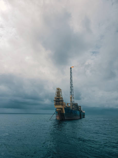 浮遊生産貯蔵およびオ��フロードfpso容器、石油およびガスの導き - africa fpso nautical vessel oil rig ストックフォトと画像
