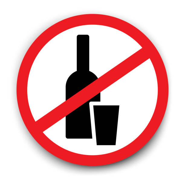 ilustraciones, imágenes clip art, dibujos animados e iconos de stock de prohibición de alcohol. una botella con un vaso tachado. prohibición de beber alcohol. imagen de archivo. eps 10. - silhouette vodka bottle glass