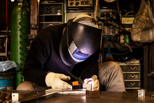 istock Connections with welding contractors fighting in crisis situations. 1299062274