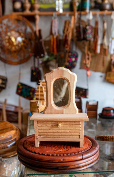 istock handicrafts frem swat 1299072069